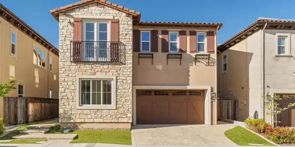 1195 Trumpet Vine Ln