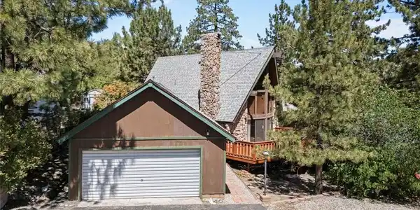 5438 Desert View
