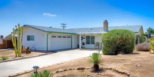 1038 Knoll Park Ln