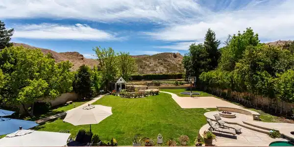 68 E Twisted Oak Drive