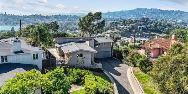 2377 Silver Ridge Avenue