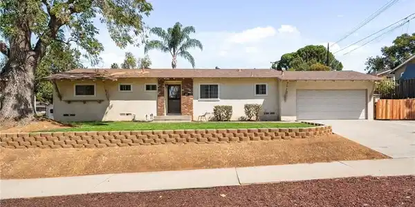 325 Lakeside Avenue
