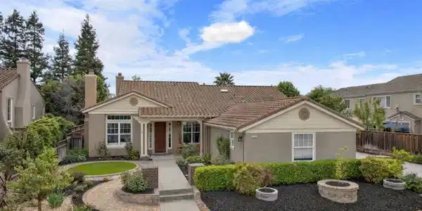 19135 Chinook Court