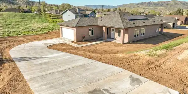 22213 Mariposa Road