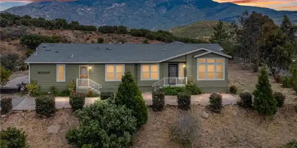 47112 Woodcliff Drive