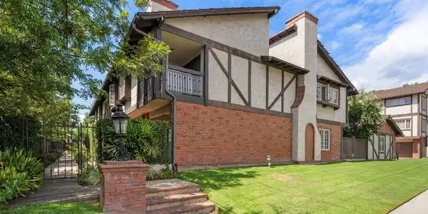 506 W Sierra Madre Boulevard