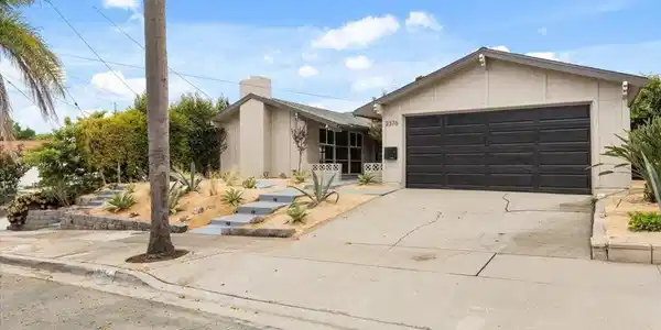 2376 Ron Way