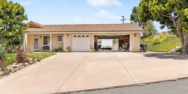 447 Ali Way
