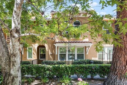 453 N Altadena Drive