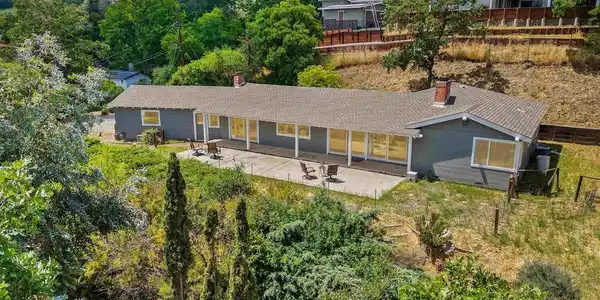 1810 Meadow Lane