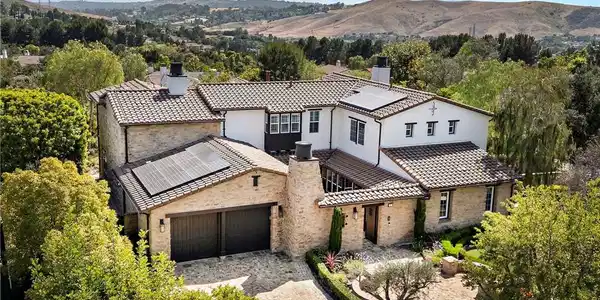 8 Brittlestar Road