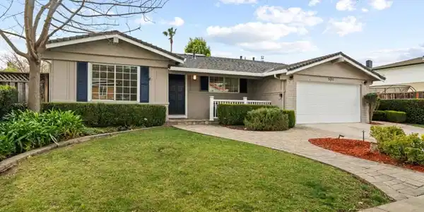 900 Plymouth Drive