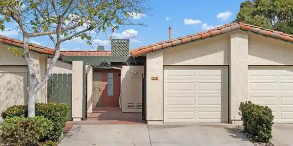 6843 Fashion Hills Blvd