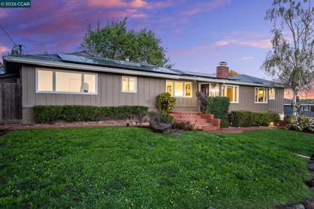 102 Hillcrest Dr