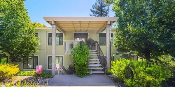 2224 Pine Knoll Dr