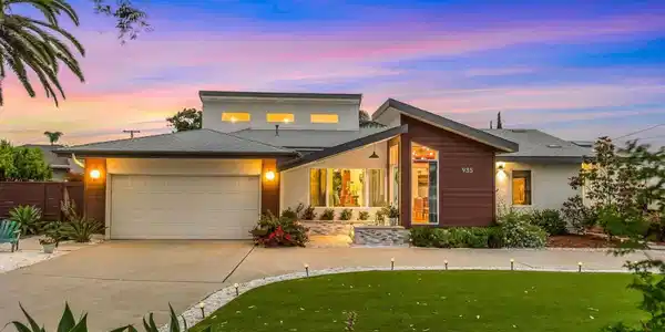 935 Hacienda Dr