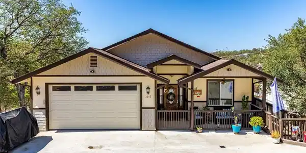 2347 Lakeview Drive