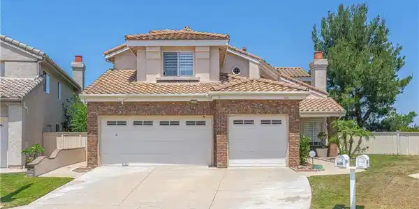 1011 S Mountcrest Court