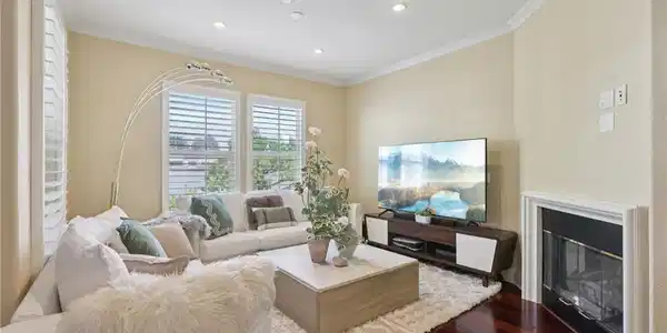 453 N Altadena Drive