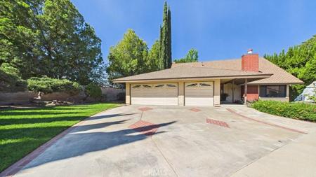 24187 Avenida Crescenta
