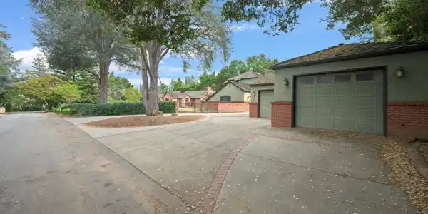 15581 Glen Una Drive