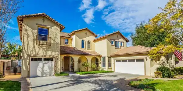 2407 Douglaston Gln