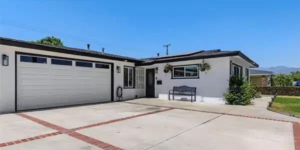 4711 N Hollenbeck