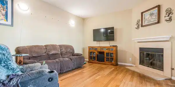 5782 Oak Bank Trail