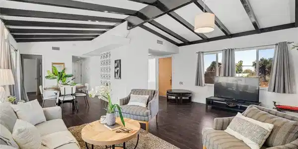 3526 Loma View