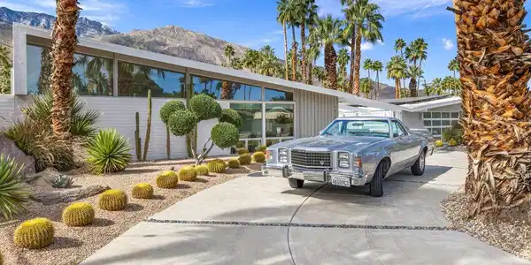 1877 S Navajo Drive