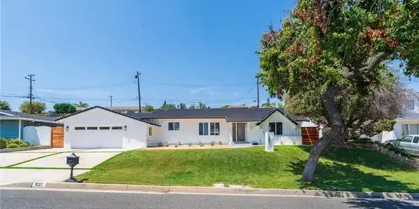 1027 E Harmony Lane