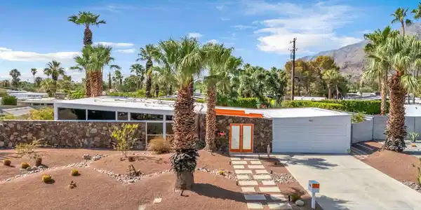 403 E Desert Willow Circle
