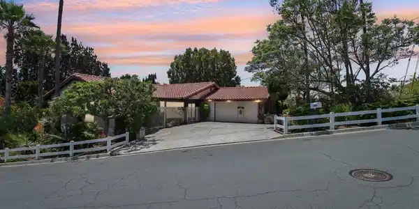 2090 Alta Vista Drive