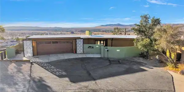 10 Hill Top