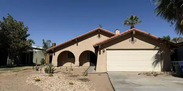 51890 Avenida Villa