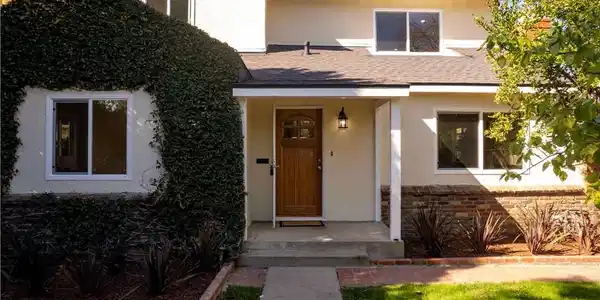 1305 W Riverside