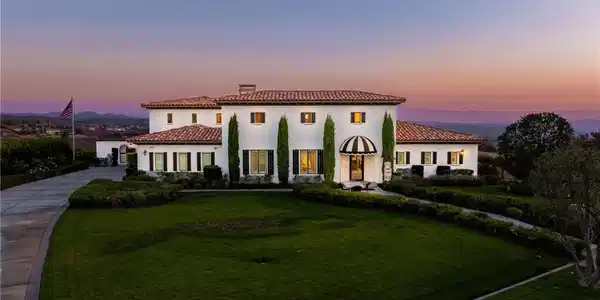 7420 Via Montecito