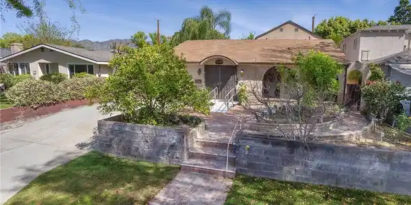 836 N Parish Place