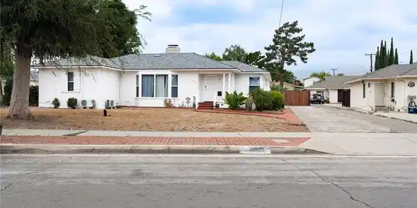 8809 E Fairview