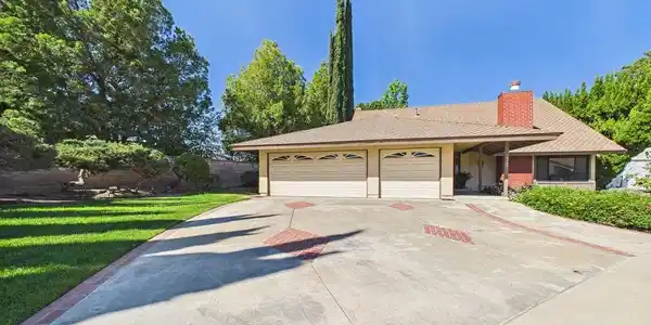 24187 Avenida Crescenta