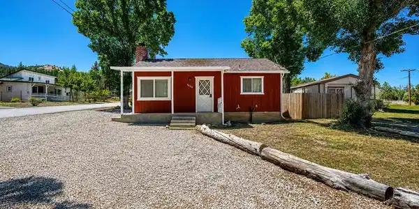 6836 Lakewood