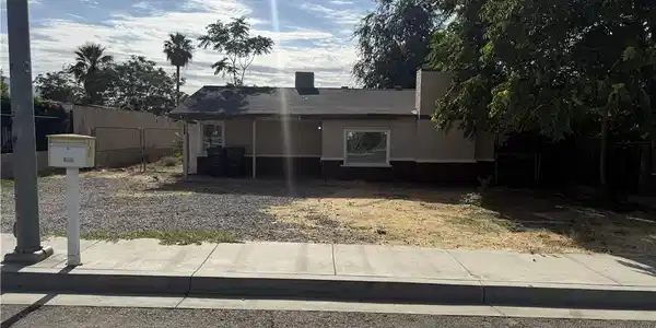 832 N Almond