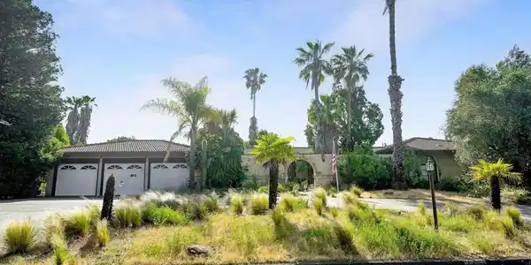 895 Ridge Dr