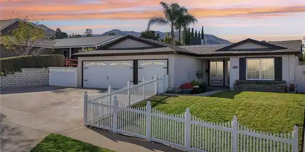 2322 Avenida Del Vista