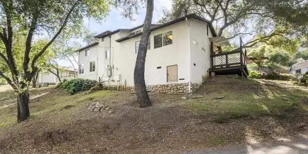 1065 Peutz Valley Road