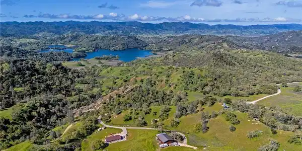 4235 Vista Del Lago