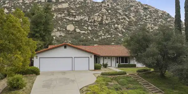 25072 Poderio Drive