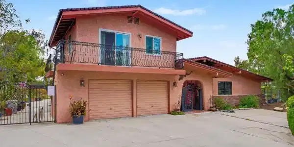 4258 Avenida Prado