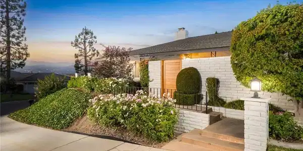 2409 Crescent View Drive
