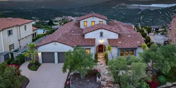 8784 Avenida Mirador